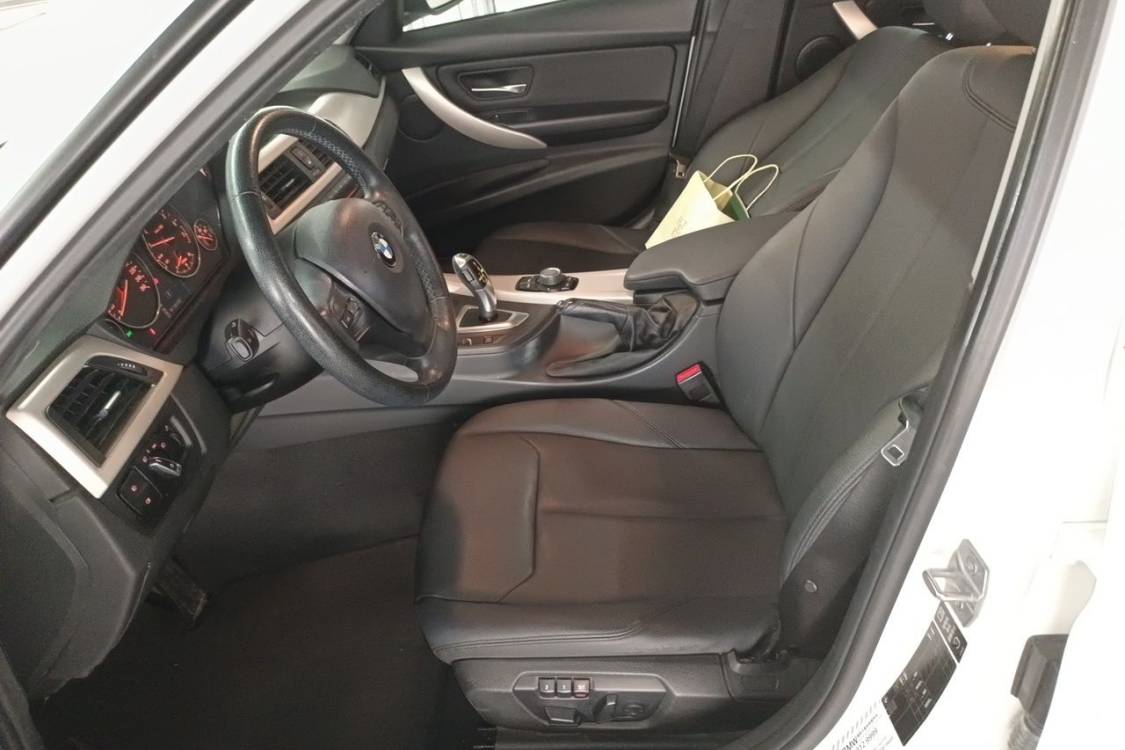 BMW 3 Series 2015 car image #18