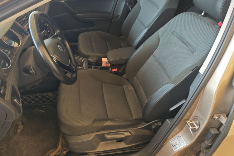 Volkswagen Golf 2020 car image #15