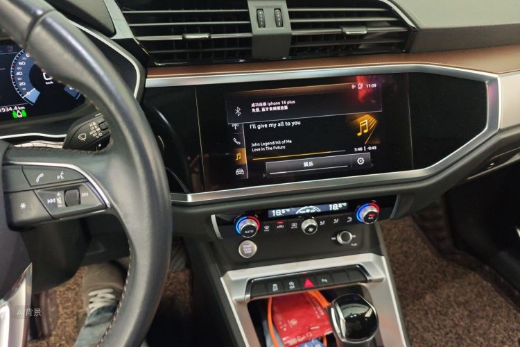 Audi Q3 2019 car image #15