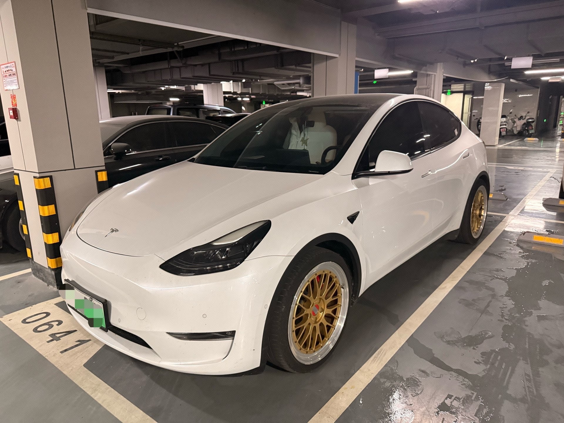 Tesla Model Y 2022 immagine di auto 