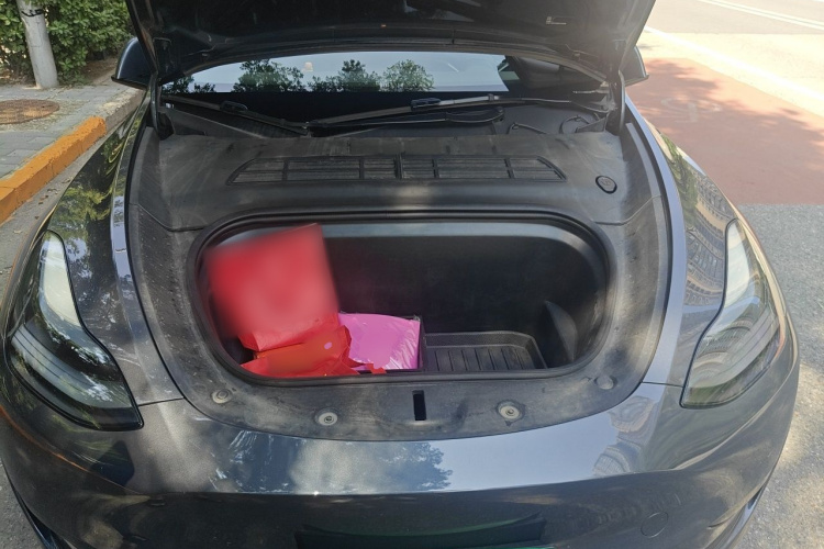 Tesla Model Y 2022 car image #22