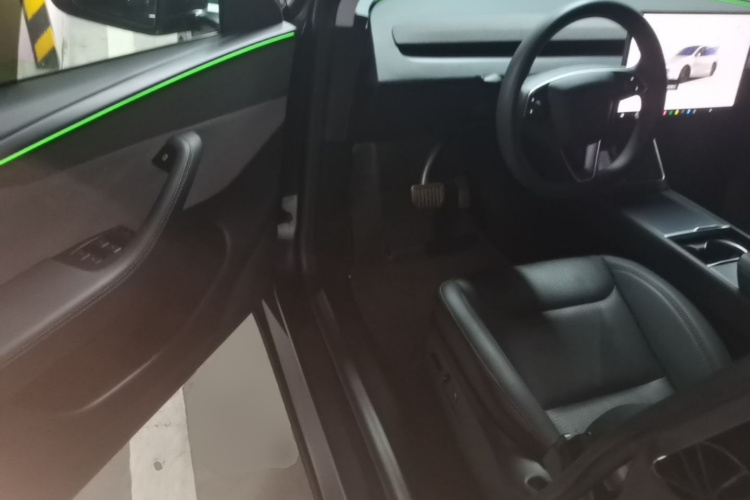 Tesla Model Y 2025 #16 Tesla Model Y 2025 immagine di auto #16