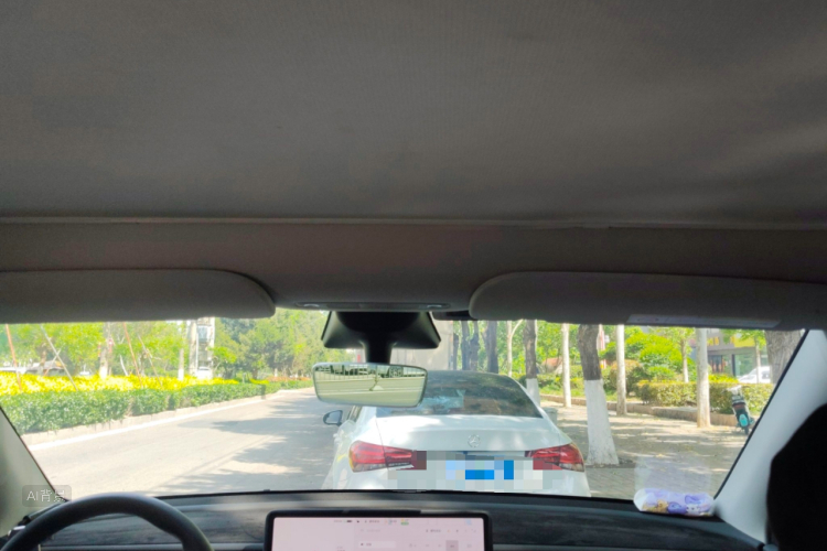Tesla Model Y 2023 #20 Tesla Model Y 2023 car image #20