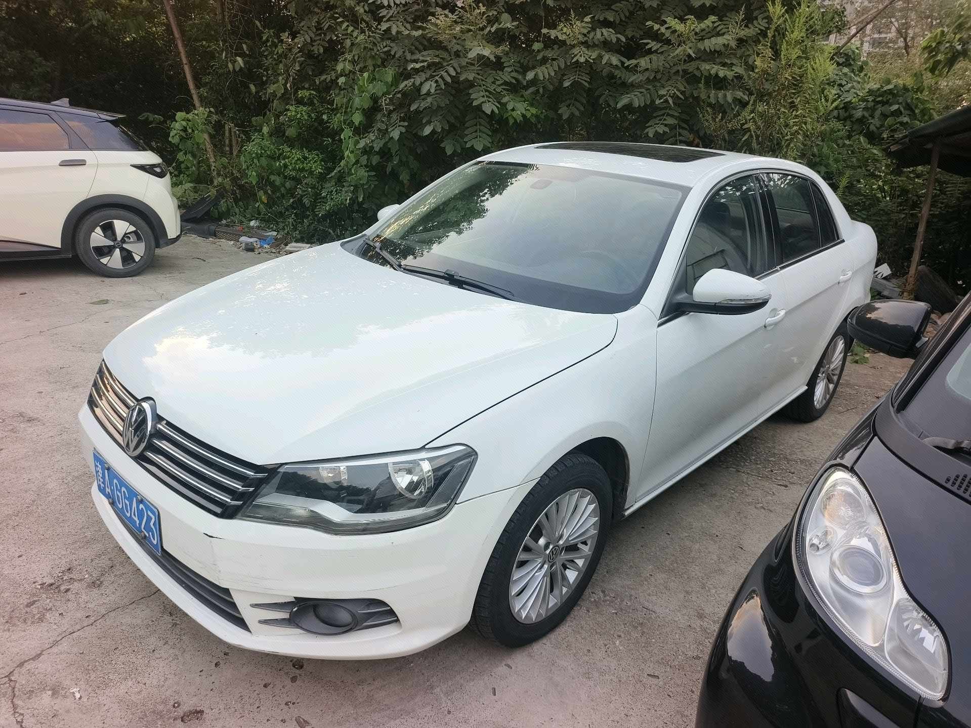 Volkswagen Bora 2013 car image 
