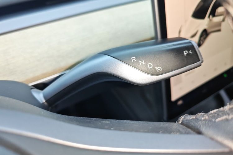 Tesla Model Y 2022 #14 Tesla Model Y 2022 car image #14