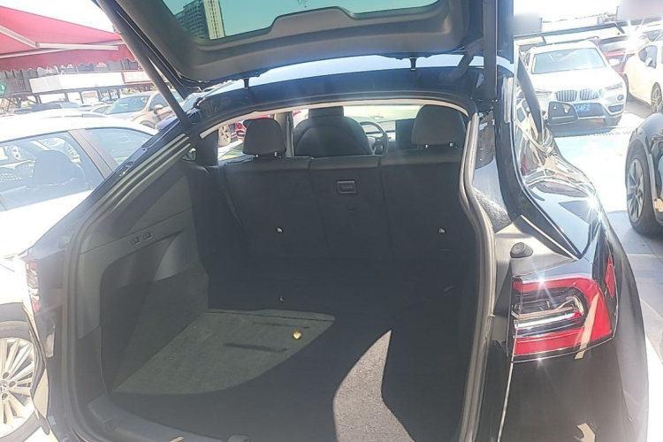 Tesla Model Y 2024 #19 Tesla Model Y 2024 immagine di auto #19