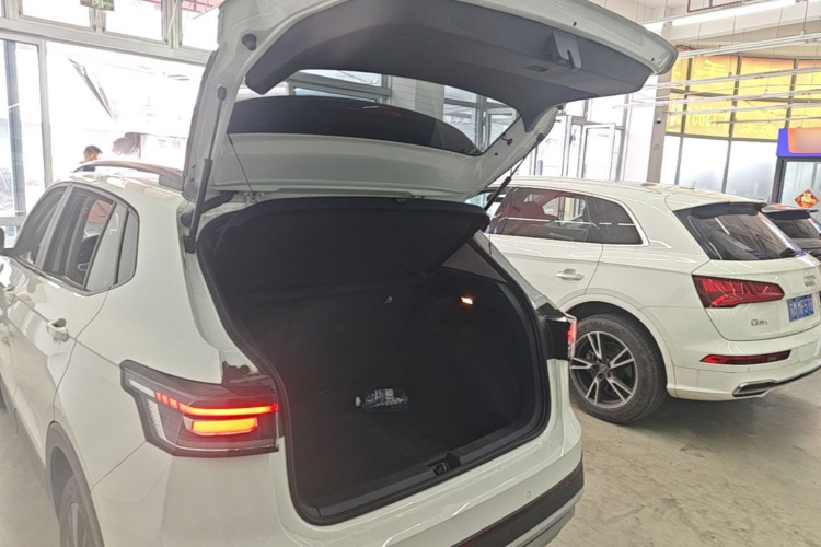 Volkswagen Tharu 2024 car image #19