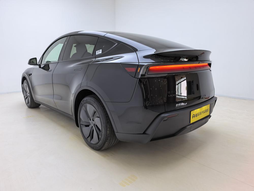 Tesla Model Y 2026 #5 Tesla Model Y 2026 car image #5