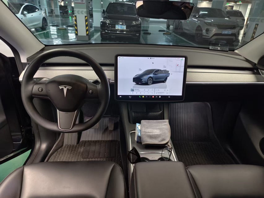 Tesla Model Y 2024 #9 Tesla Model Y 2024 car image #9