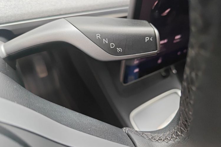Tesla Model Y 2024 #14 Tesla Model Y 2024 car image #14
