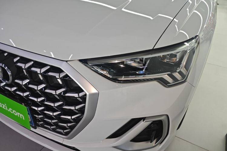 Audi Q3 2024 car image #23