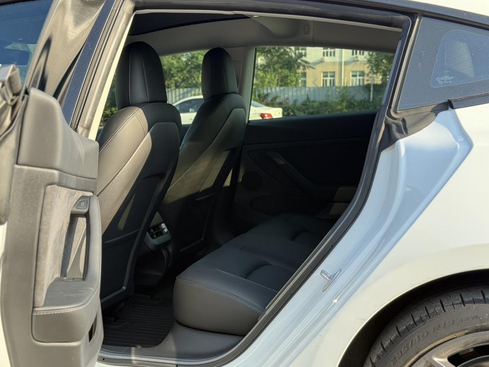 Tesla Model 3 2022 car image #17
