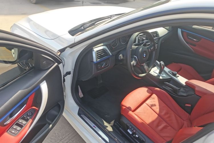 BMW 3 Series 2018 صورة سيارة #16