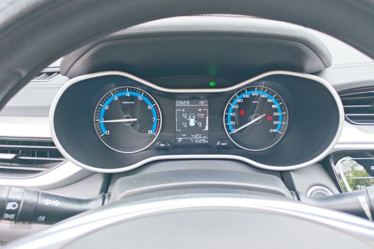 GEELY Emgrand 2020 immagine di auto #13