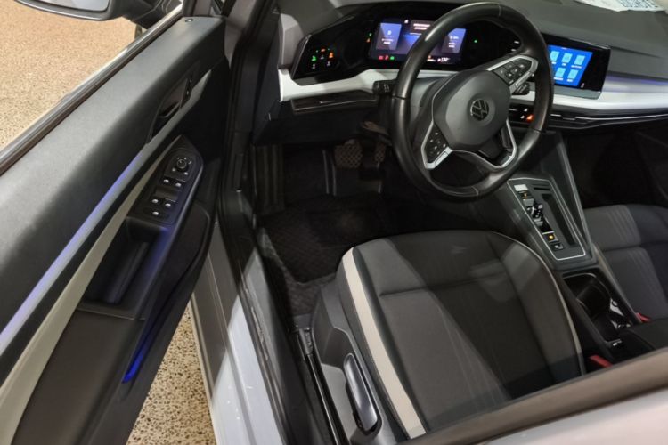 Volkswagen Golf 2022 car image #16