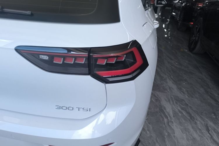 Volkswagen Golf 2025 car image #8