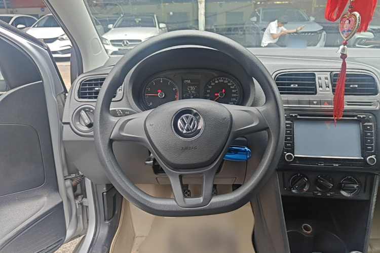 Volkswagen Polo 2015 #11 Volkswagen Polo 2015 car image #11