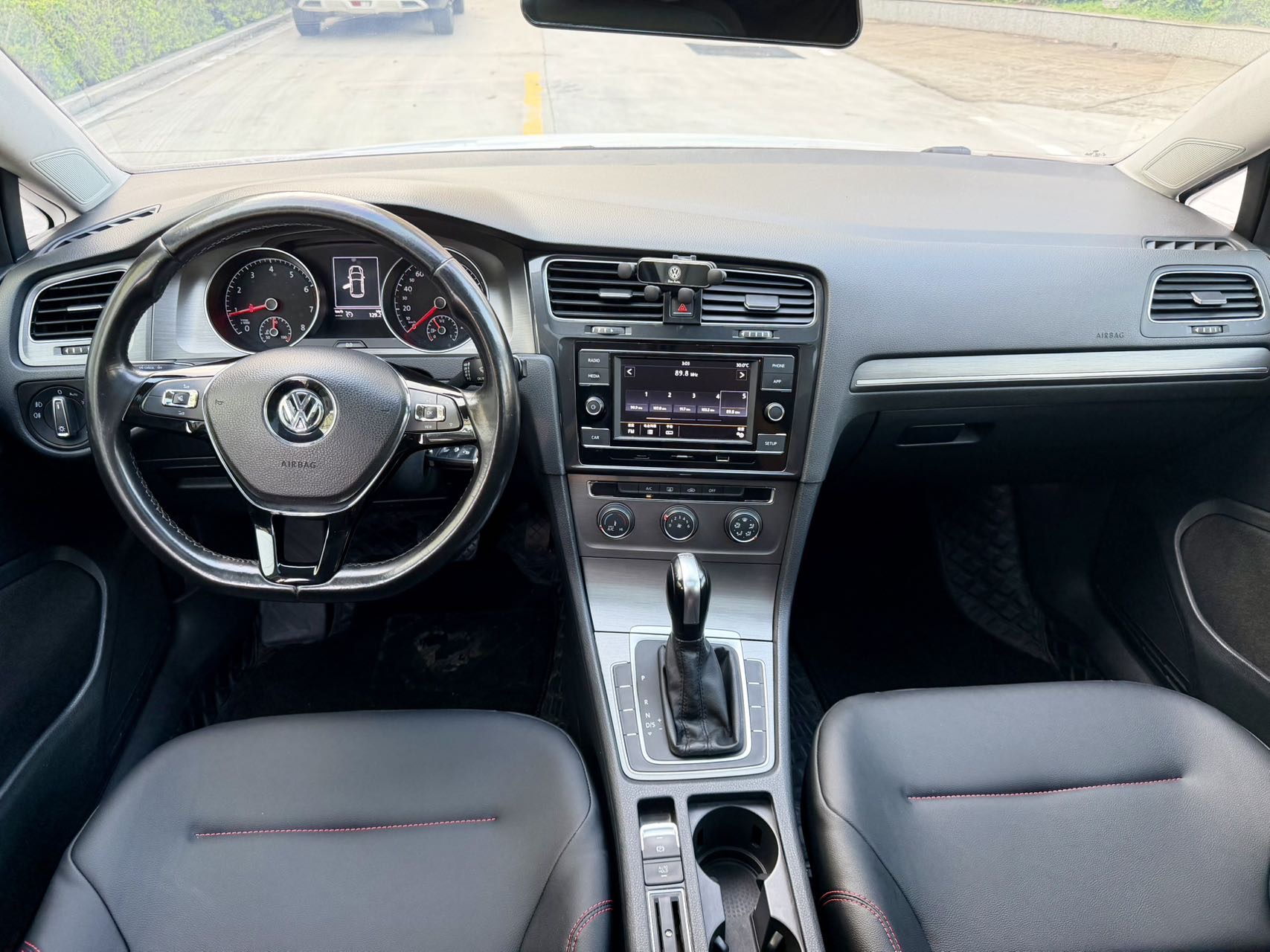 Volkswagen Golf 2016 car image #9