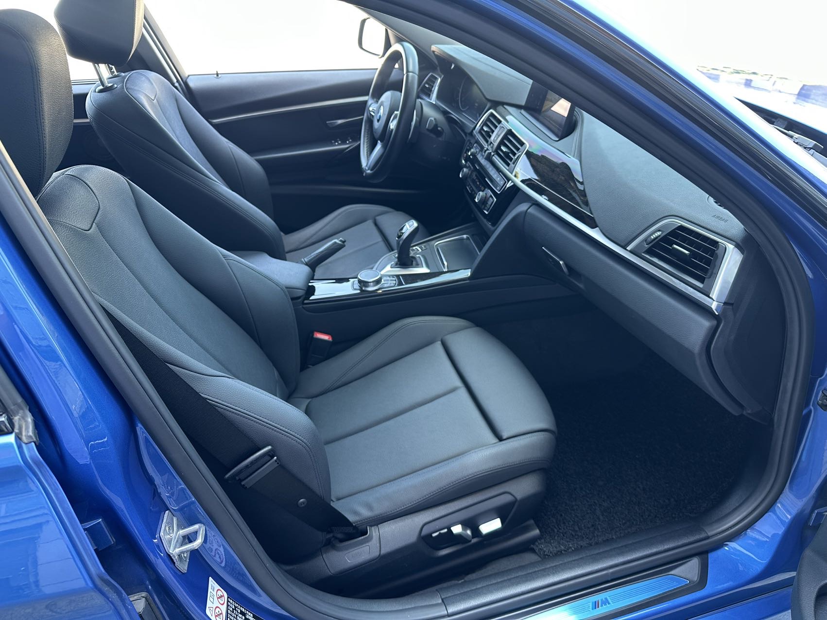 BMW 3 Series 2018 car image #22