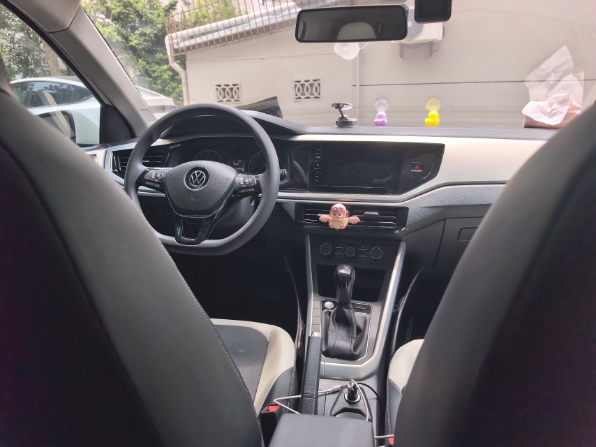 Volkswagen Polo 2021 car image #3