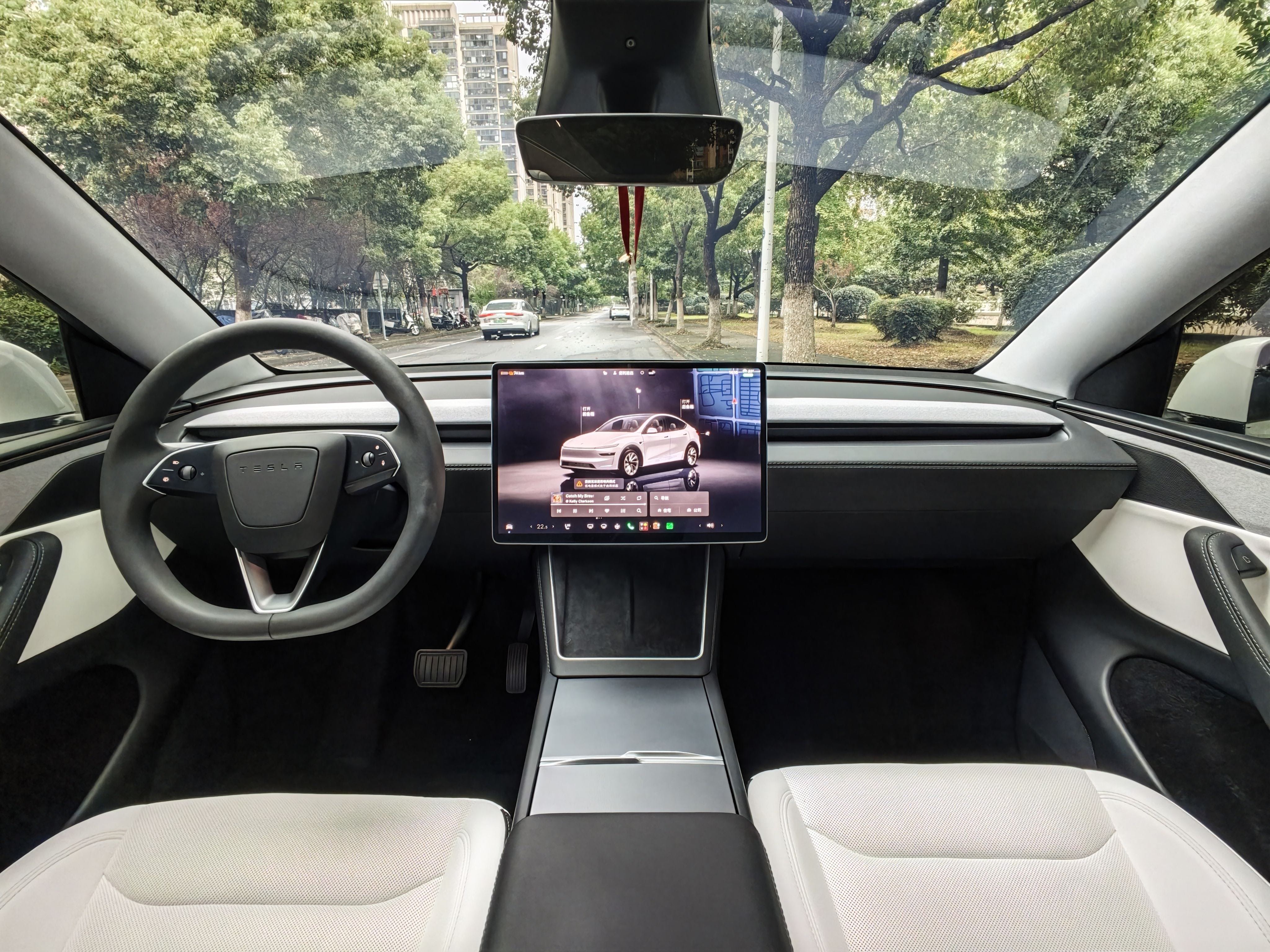 Tesla Model Y 2025 #8 Tesla Model Y 2025 car image #8