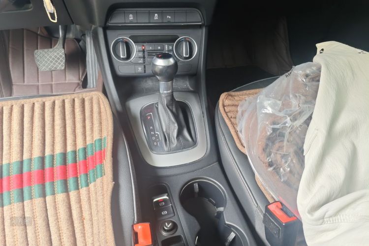 Audi Q3 2019 car image #16