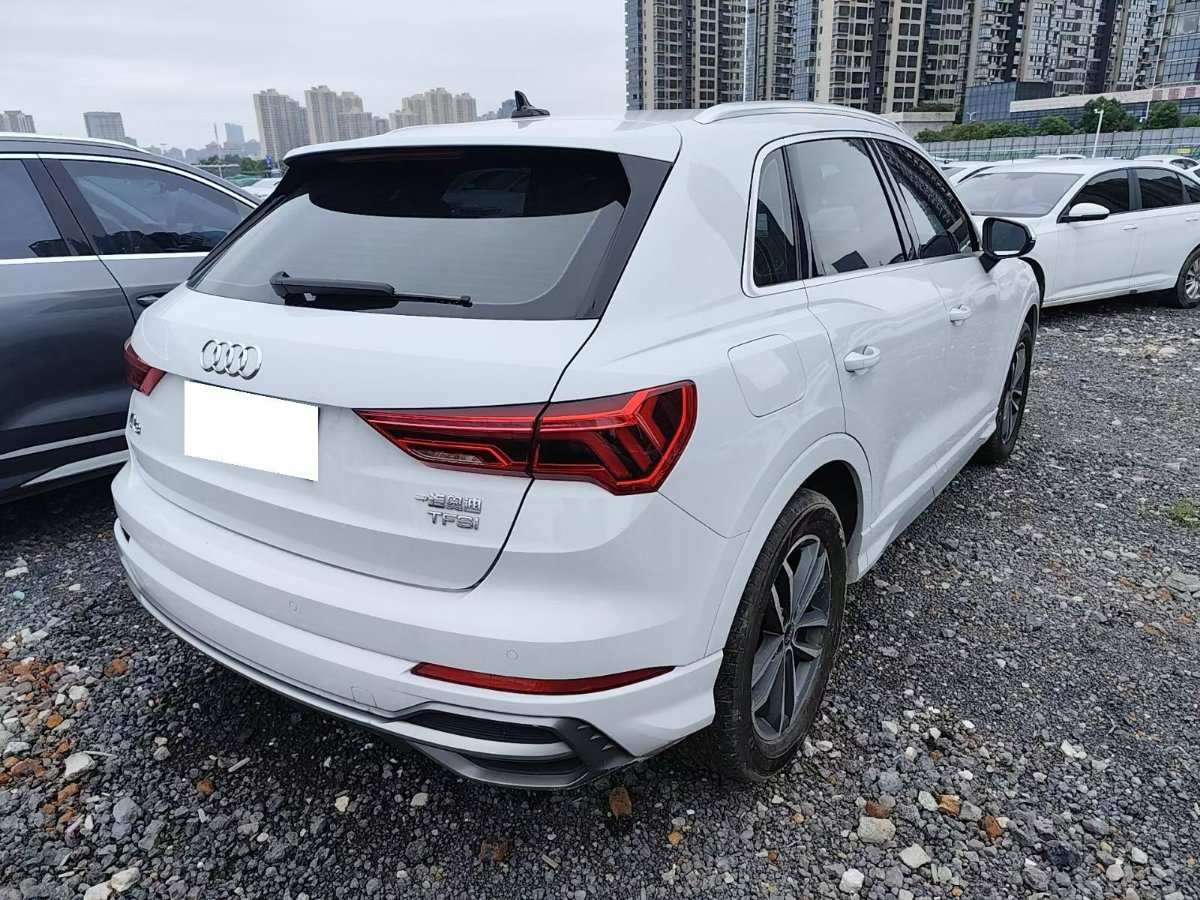 Audi Q3 2023 car image #2