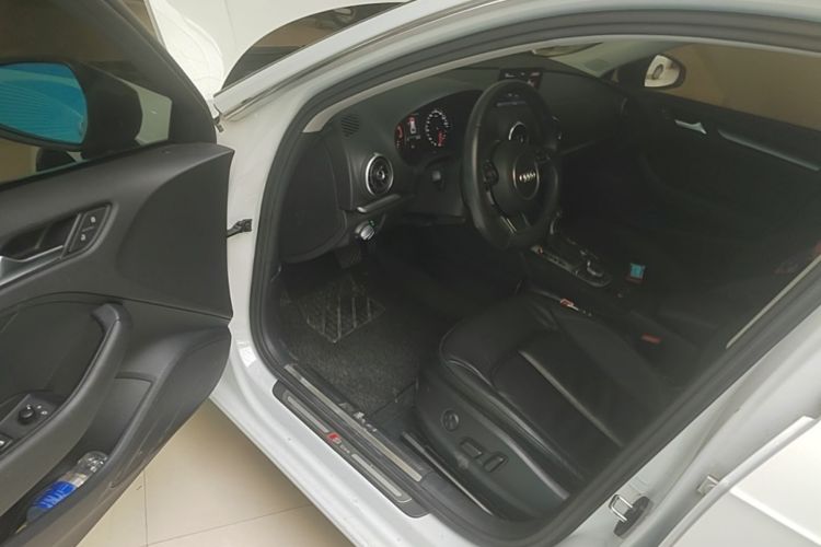 Audi A3 2015 car image #18