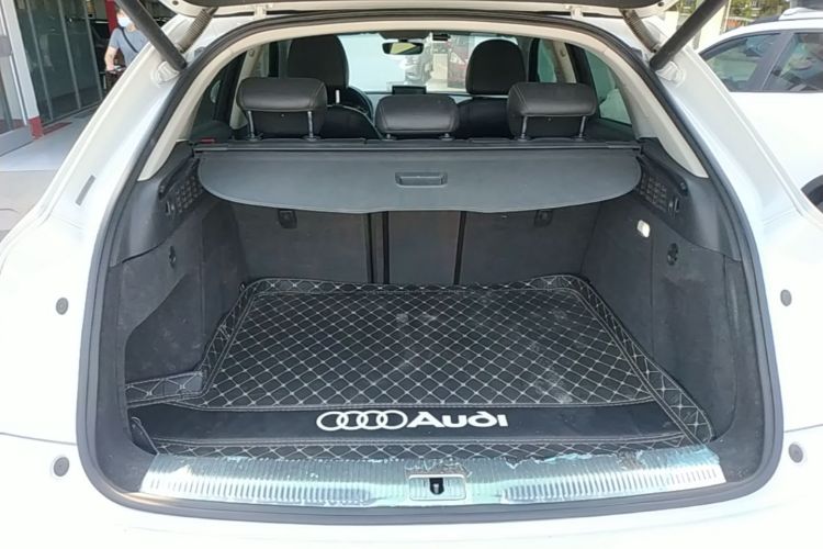 Audi Q3 2016 immagine di auto #19