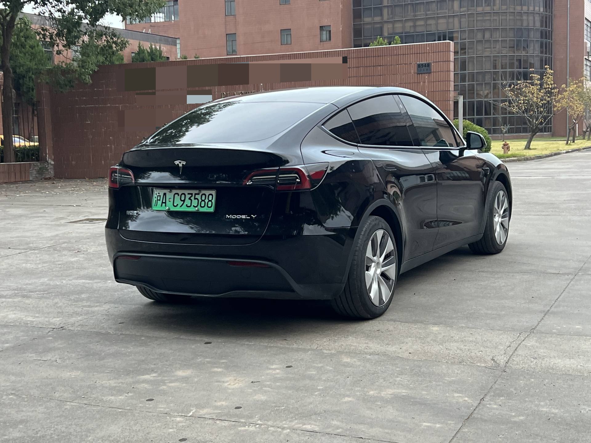 Tesla Model Y 2023 صورة سيارة #3