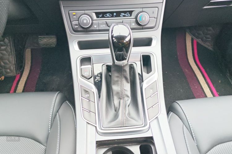 GEELY Emgrand 2020 immagine di auto #16