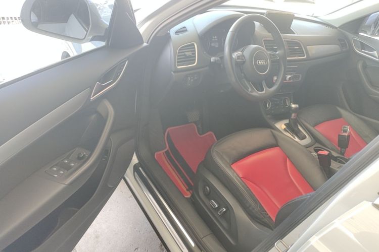 Audi Q3 2018 car image #16