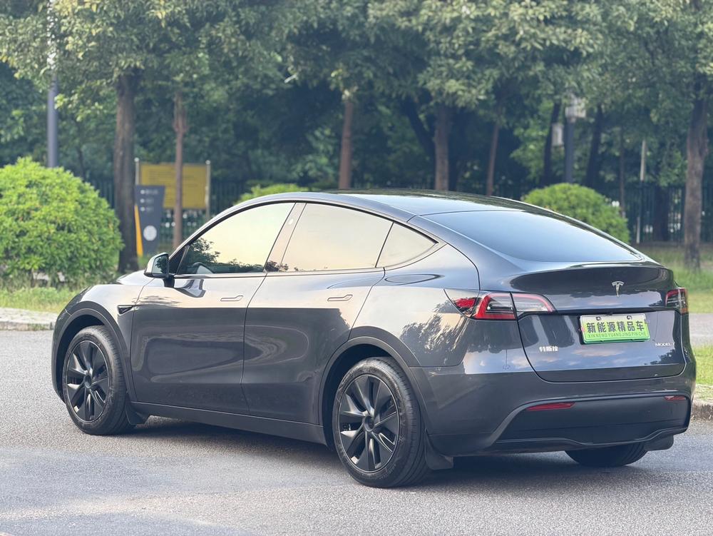 Tesla Model Y 2024 #5 Tesla Model Y 2024 car image #5