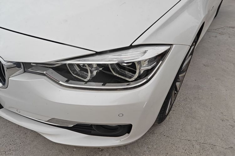 BMW 3 Series 2017 car image #23