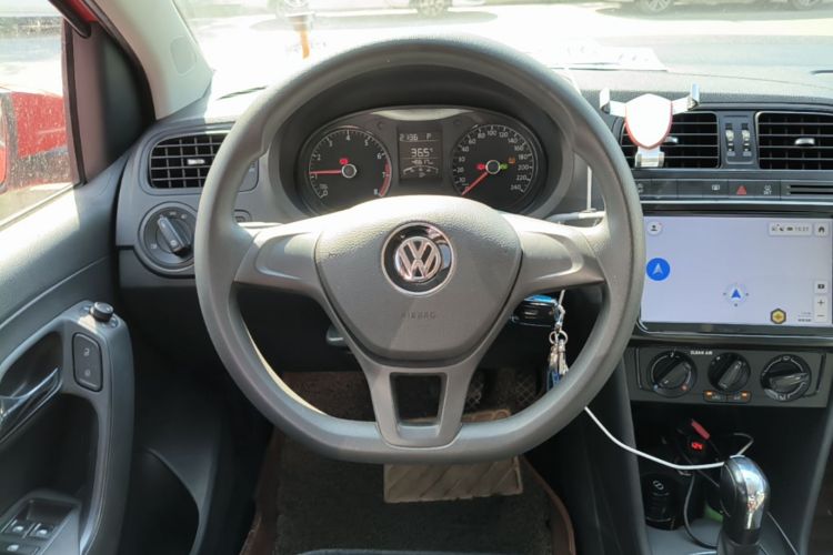 Volkswagen Polo 2018 car image #11