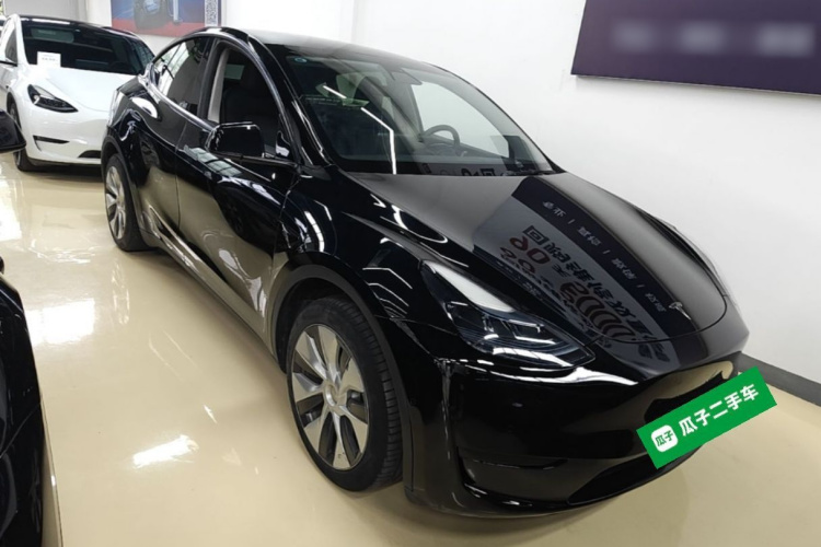 Tesla Model Y 2023 #4 Tesla Model Y 2023 car image #4