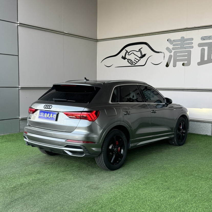 Audi Q3 2021 car image #9