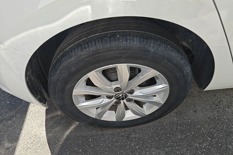 Volkswagen Polo 2022 car image #10