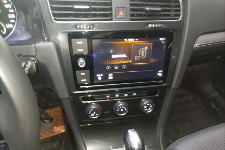 Volkswagen Golf 2019 car image #13