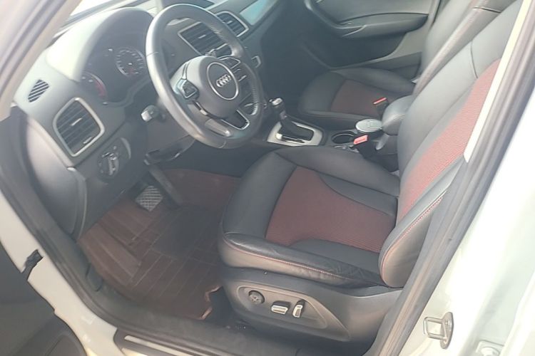 Audi Q3 2019 car image #16