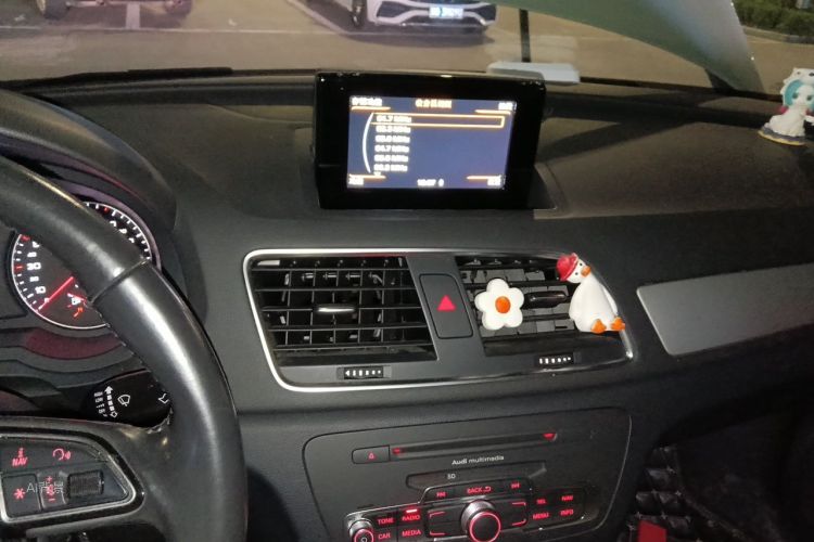 Audi Q3 2015 car image #15