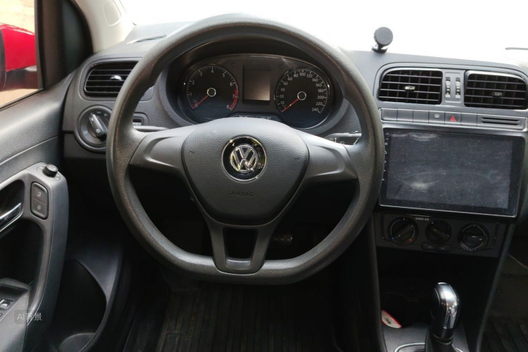 Volkswagen Polo 2018 car image #13