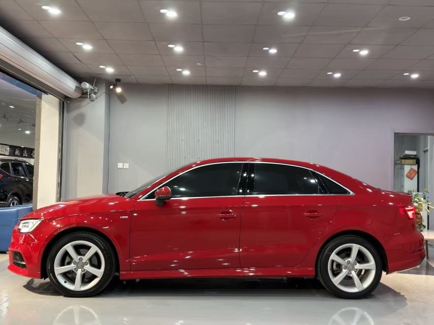 Audi A3 2017 car image #3