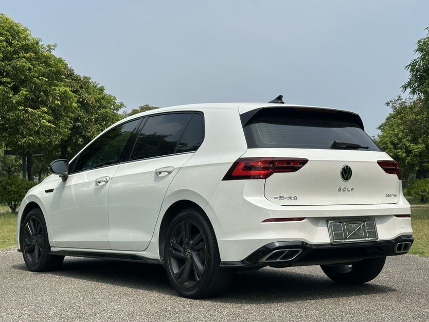 Volkswagen Golf 2023 car image #9