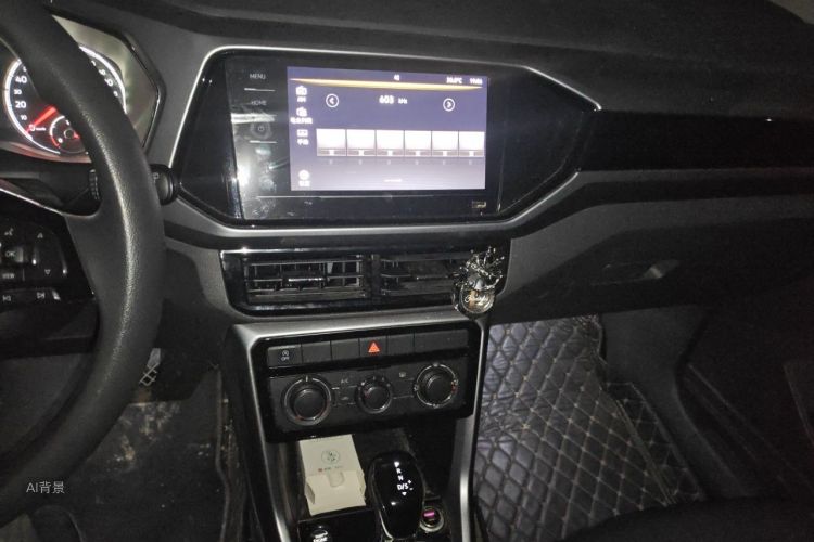 Volkswagen T-Cross 2020 #15 Volkswagen T-Cross 2020 car image #15