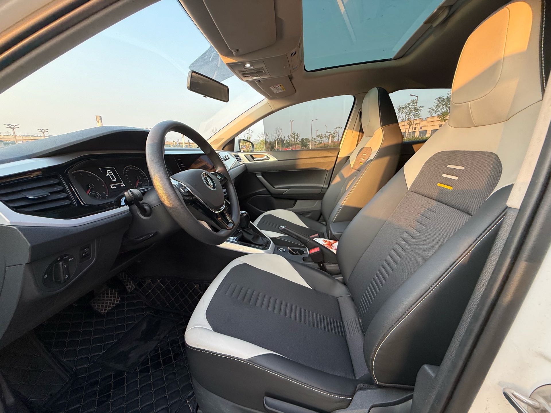 Volkswagen Polo 2021 car image #6