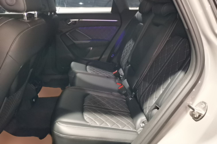 Audi Q3 2025 immagine di auto #17