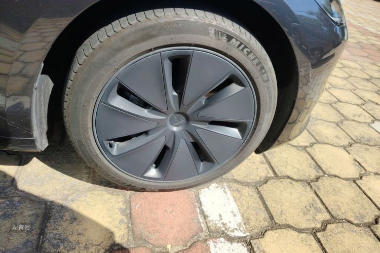 Tesla Model 3 2024 car image #9