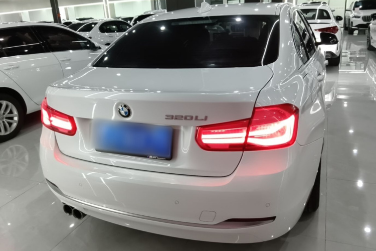 BMW 3 Series 2019 car image #6