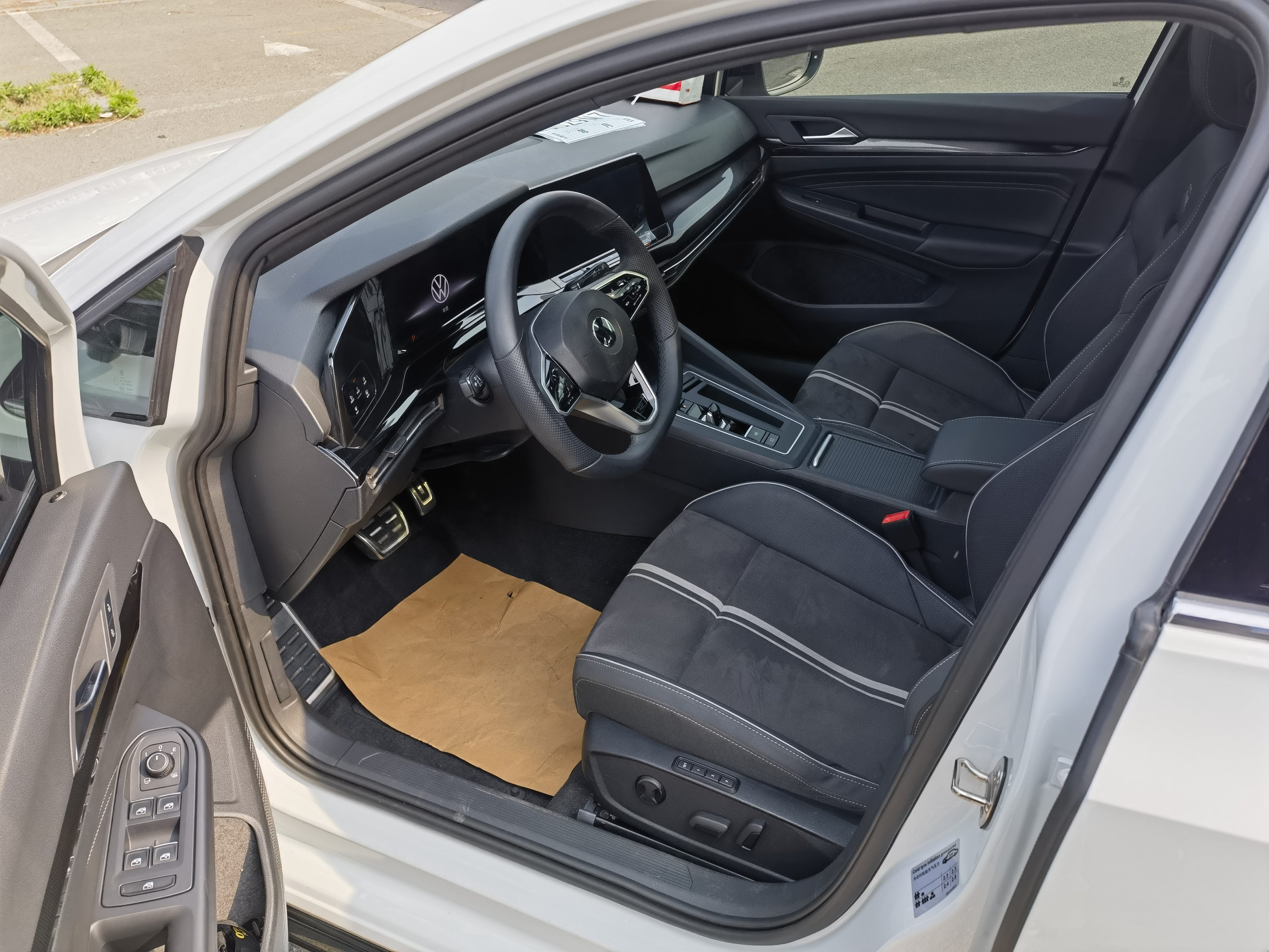 Volkswagen Golf 2023 car image #5